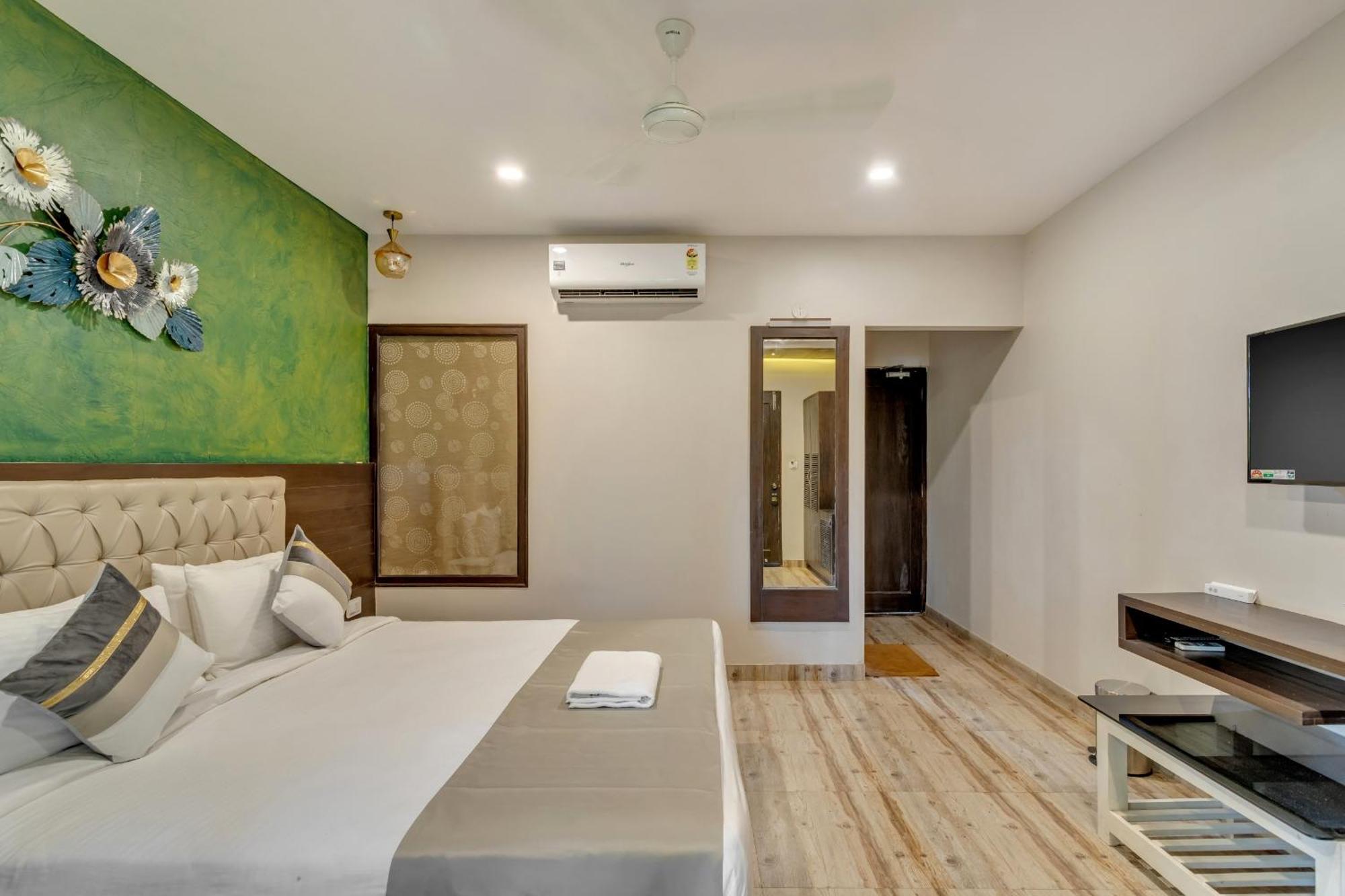 Skon Morjim Beach Resort By Orion Hotels Goa Vieja Exterior foto